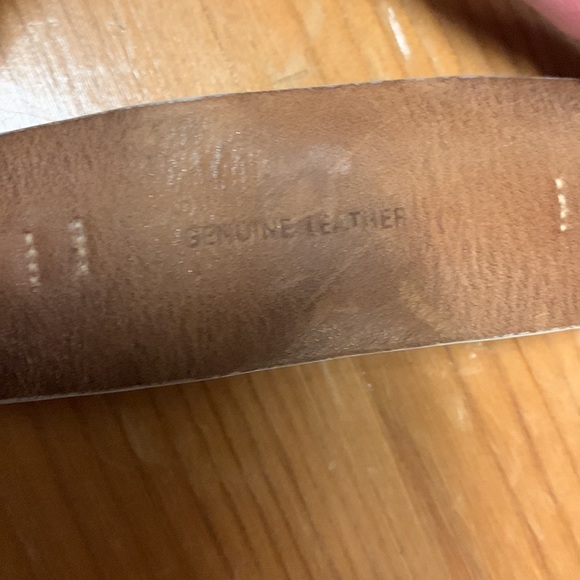 Women’s Guess Watch with white leather band - Picture 6 of 6